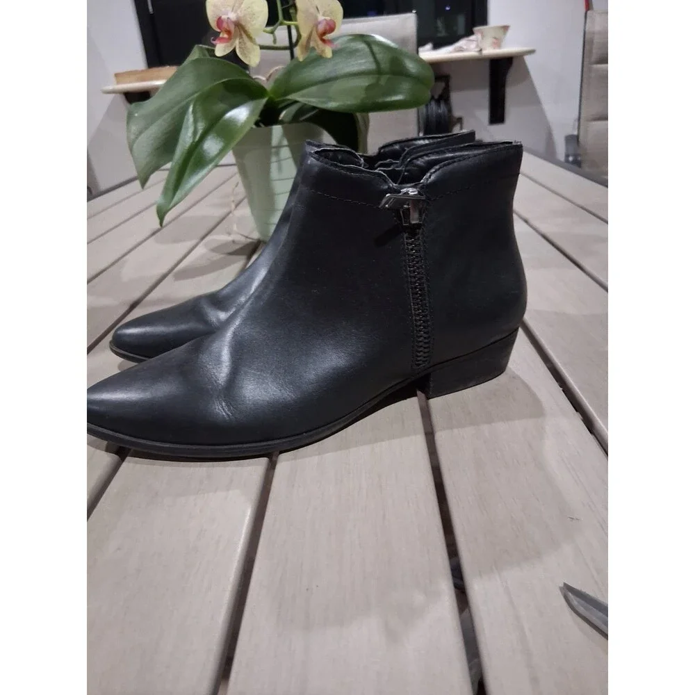 Naturalizer Blair Leather ankle booties, pointed toe Size 8 SB 6